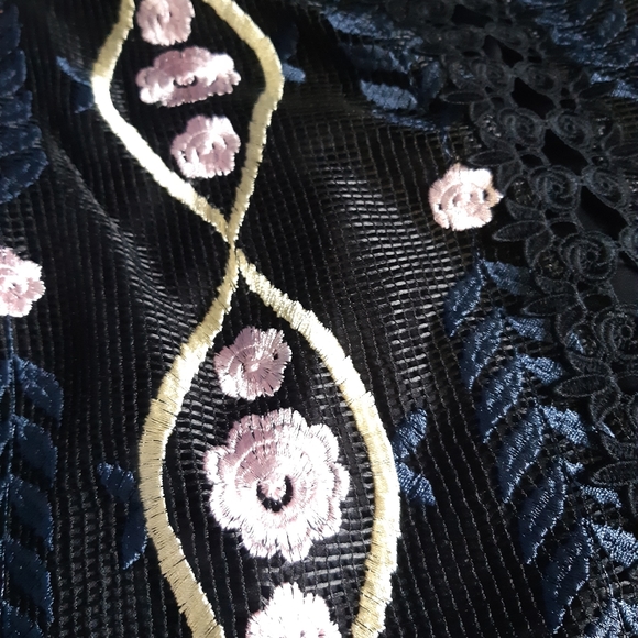 Floral Embroidered Sheath Dress - Picture 7 of 16